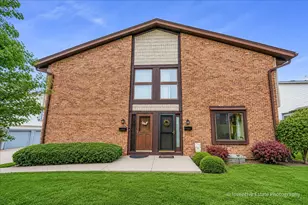 8325 Portsmouth Dr, Darien, IL 60561 - Photo 1