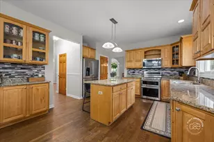 40W174 Jack London St, Saint Charles, IL 60175 - Photo 8