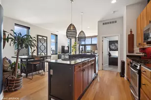 725 N Aberdeen St, Chicago, IL 60642 - Photo 4