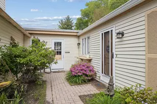135 Garden Dr, Montgomery, IL 60538 - Photo 2