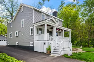 331 E Russell St, Barrington, IL 60010 - Photo 2
