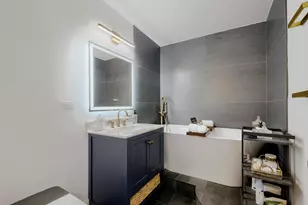 2 E Erie St, Chicago, IL 60611 - Photo 20