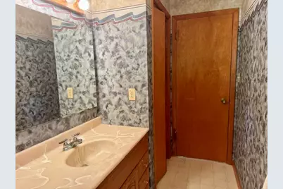 2613 N 11th Street, Clinton, IA 52732 - Photo 16