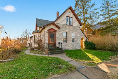 2115 W 4 Street, Davenport, IA 52802 - Photo 2