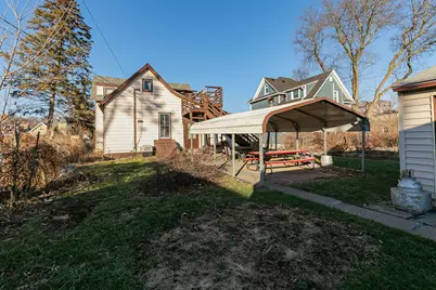 2115 W 4 Street, Davenport, IA 52802 - Photo 4