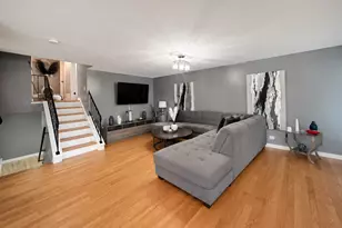 625 Devonshire Dr, Des Plaines, IL 60018 - Photo 4