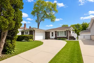 625 Devonshire Dr, Des Plaines, IL 60018 - Photo 1