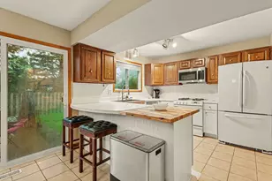 309 Thistle Dr, Bolingbrook, IL 60490 - Photo 6