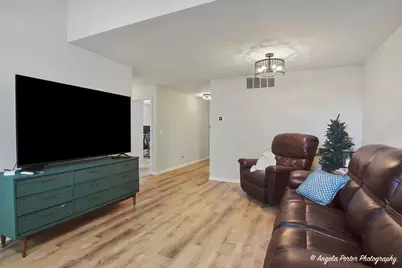 386 Crystal Ridge Drive #386, Crystal Lake, IL 60012 - Photo 8