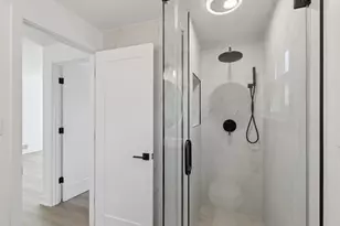8135 W Rascher Ave, Chicago, IL 60656 - Photo 36