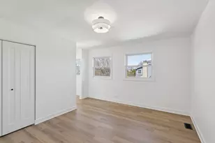 8135 W Rascher Ave, Chicago, IL 60656 - Photo 16