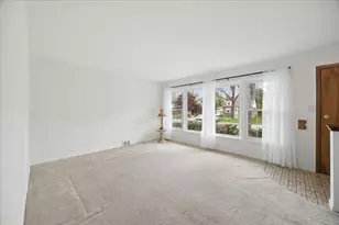 748 N Rohde Ave, Hillside, IL 60162 - Photo 4