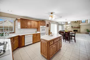 15538 Royal Glen Ct, Orland Park, IL 60467 - Photo 4