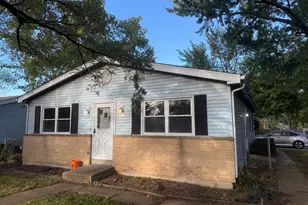 510 Hickory St, Mundelein, IL 60060 - Photo 2