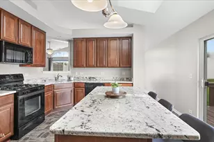 1698 Fredericksburg Ln, Aurora, IL 60503 - Photo 8