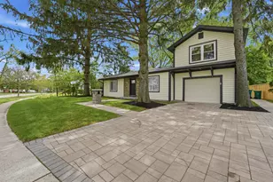 231 St Marys Pkwy, Buffalo Grove, IL 60089 - Photo 2