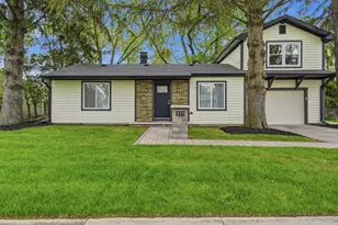 231 St Marys Pkwy, Buffalo Grove, IL 60089 - Photo 1