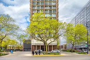 4170 N Marine Dr, Chicago, IL 60613 - Photo 2