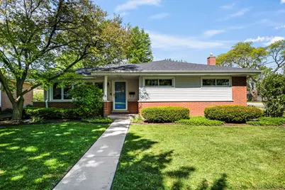 132 N Phelps Avenue, Arlington Heights, IL 60004 - Photo 2