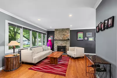 132 N Phelps Avenue, Arlington Heights, IL 60004 - Photo 8