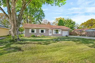 338 Orchard Ln, Braidwood, IL 60408 - Photo 2