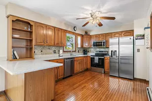 602 Delaware Dr, Lake in the Hills, IL 60156 - Photo 8