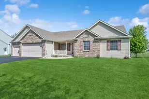 1305 W Northwind Dr, Sandwich, IL 60548 - Photo 1