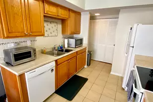 2346 Old Kings Ct, Schaumburg, IL 60194 - Photo 4