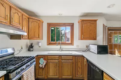 4608 Willow Wood Court, Davenport, IA 52807 - Photo 8