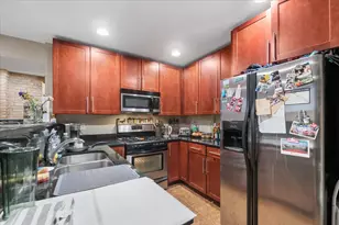1217 W Sunnyside Ave, Chicago, IL 60640 - Photo 8