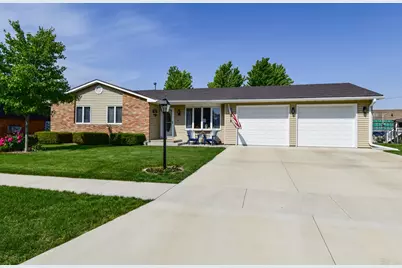 907 Illini Avenue, Pontiac, IL 61764 - Photo 1