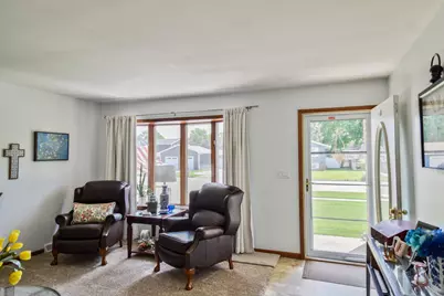 907 Illini Avenue, Pontiac, IL 61764 - Photo 10