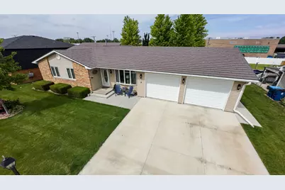907 Illini Avenue, Pontiac, IL 61764 - Photo 2