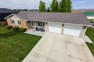907 Illini Ave, Pontiac, IL 61764 - Photo 2