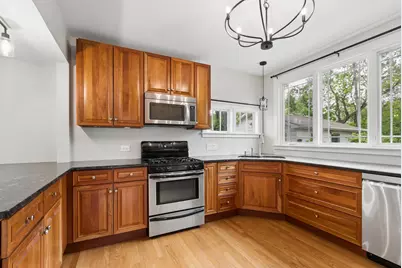 634 E 5th Avenue, Naperville, IL 60563 - Photo 4
