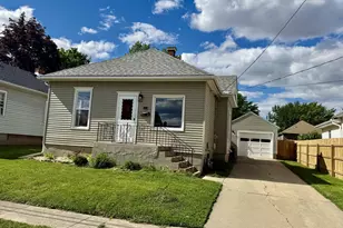 625 10th St, Peru, IL 61354 - Photo 1