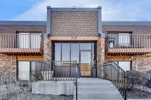 717 Killarney Ct, Schaumburg, IL 60193 - Photo 1