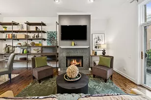 2477 W Montrose Ave, Chicago, IL 60618 - Photo 8