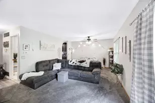 709 Carlisle Dr, Woodstock, IL 60098 - Photo 2