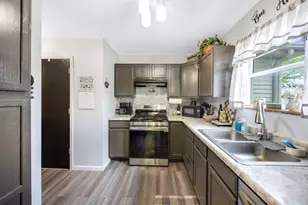 709 Carlisle Dr, Woodstock, IL 60098 - Photo 6