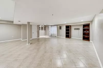 1686 Buckingham Drive, Des Plaines, IL 60016 - Photo 32