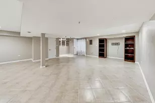 1686 Buckingham Dr, Des Plaines, IL 60016 - Photo 32