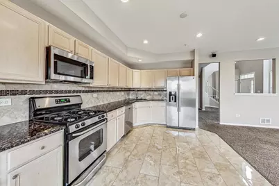 1686 Buckingham Drive, Des Plaines, IL 60016 - Photo 10