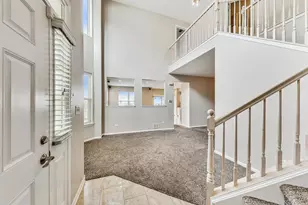 1686 Buckingham Dr, Des Plaines, IL 60016 - Photo 4