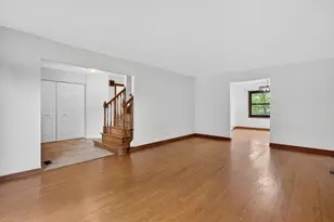 1717 N Burning Bush Ln, Mount Prospect, IL 60056 - Photo 4