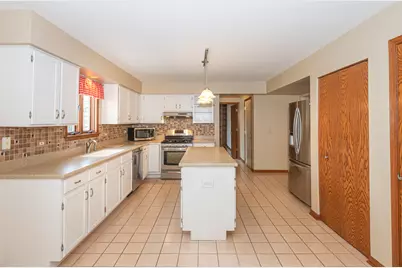 1404 Halifax Drive, Mundelein, IL 60060 - Photo 16