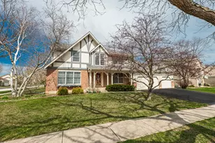 1404 Halifax Dr, Mundelein, IL 60060 - Photo 1