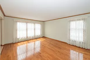 1404 Halifax Dr, Mundelein, IL 60060 - Photo 8