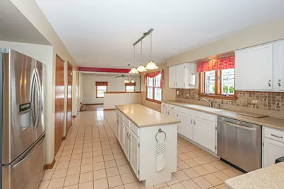 1404 Halifax Drive, Mundelein, IL 60060 - Photo 18