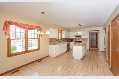 1404 Halifax Drive, Mundelein, IL 60060 - Photo 14